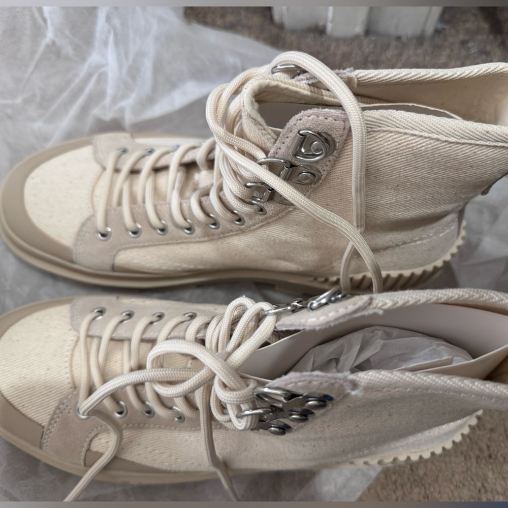 NEVER BEEN WORN ZARA CREME LACE UP BOOTS Size 41/10
